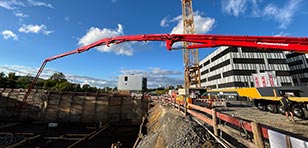 The new Putzmeister M67-5 boom pump pumps 500 m³ of floor slab