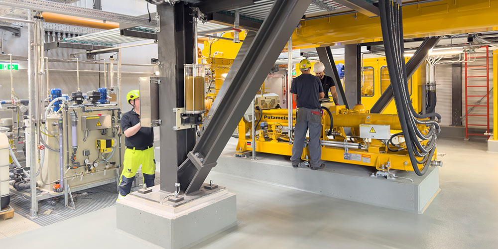 View into Wien Energie KOS double piston pumps with S-tube technology