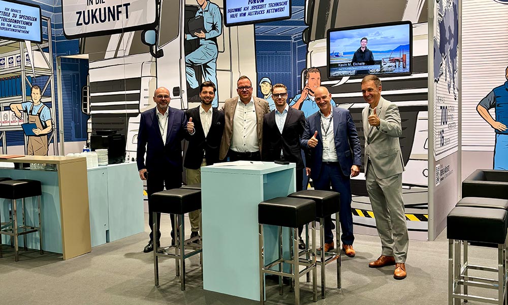 Putzmeister Managing Director Jens Bawidamann after Signing the contract on Alltrucks IAA booth